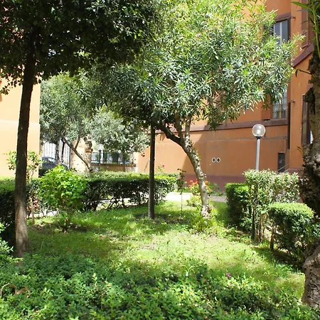 Apartment Epirhome, Tra Colosseo E Porta Santa *